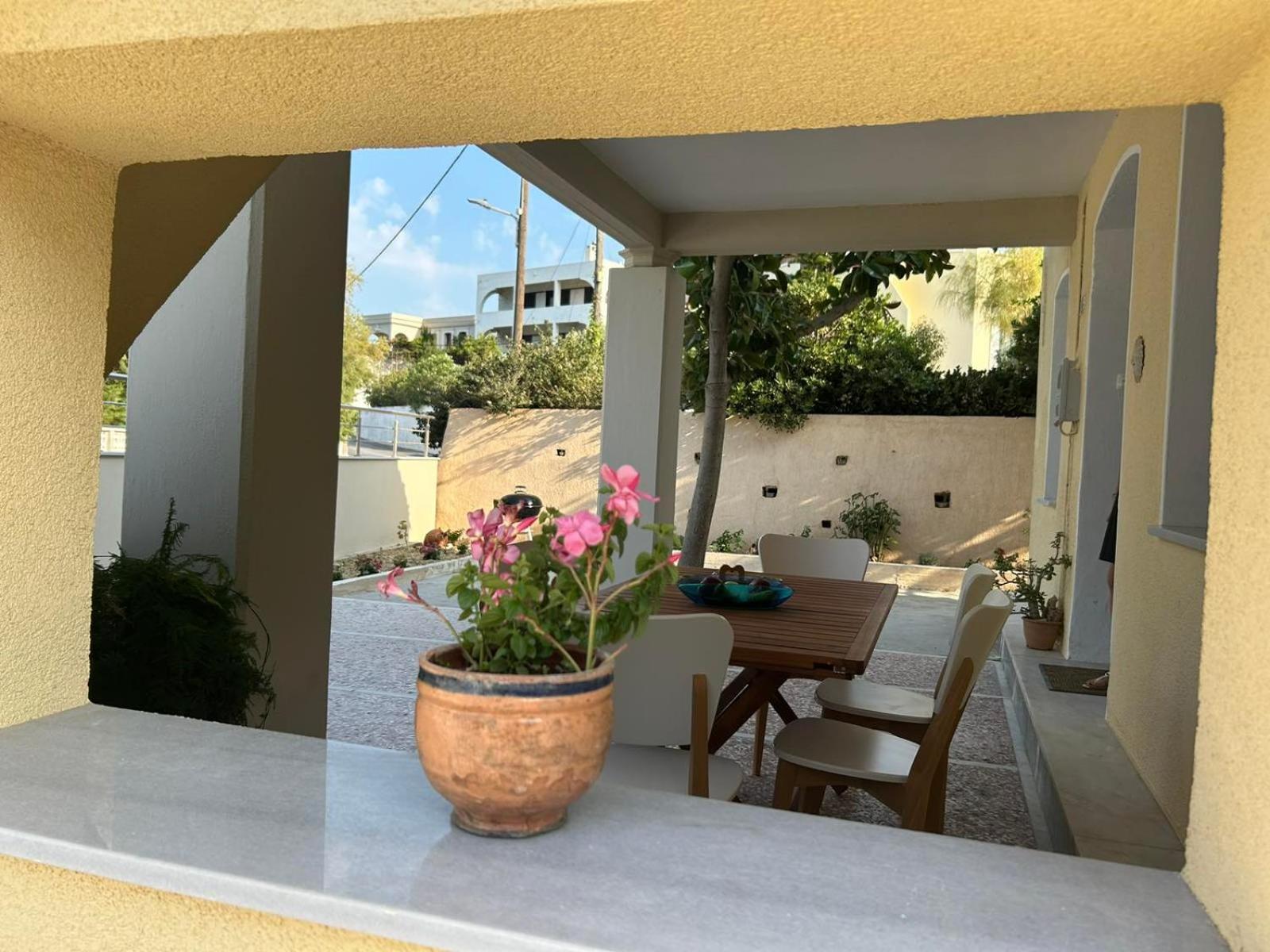 Blue Flag Award Winning Ormos Lo Beach: 1 Villa Vrontados